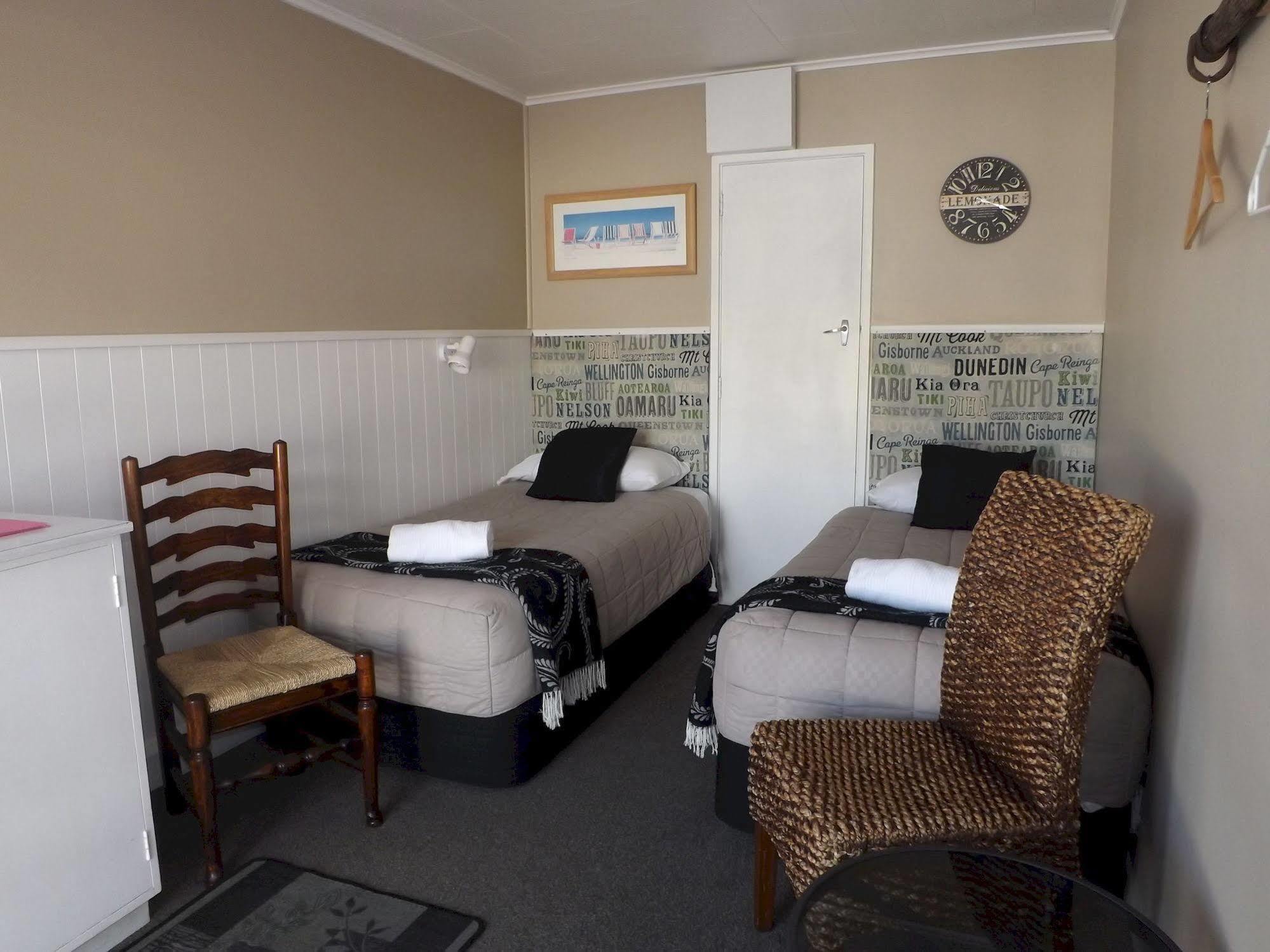 High Street Living Motel Пиктон Экстерьер фото