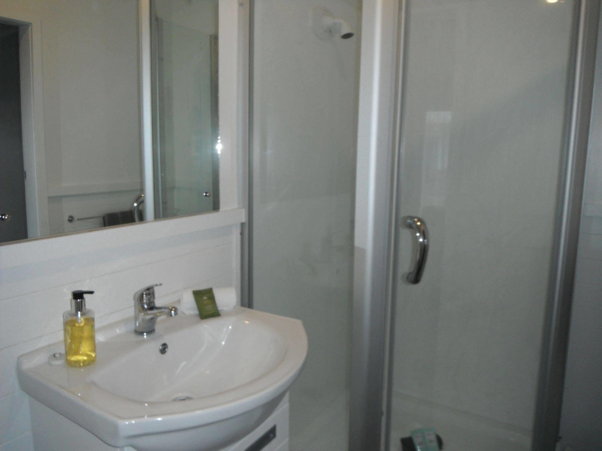 High Street Living Motel Пиктон Экстерьер фото